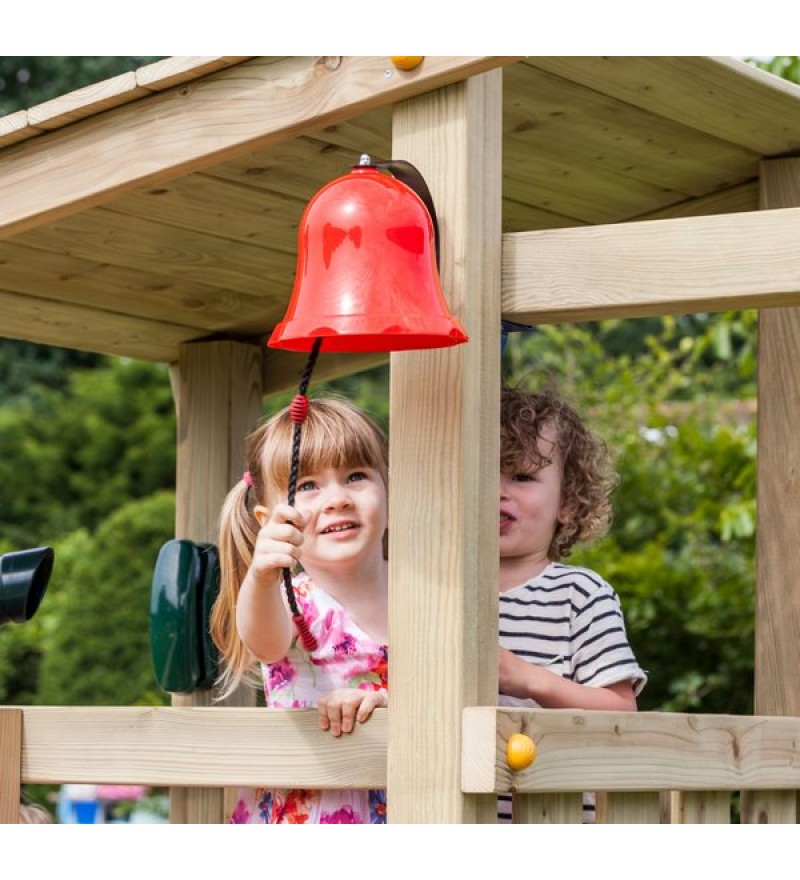 Dzwon czerwony na placu zabaw
