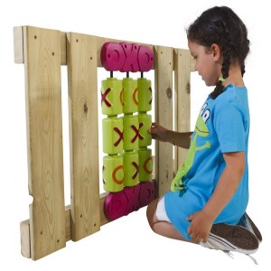 Puzzle game noughts and crosses for playground
