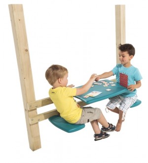 Picknicktisch mit Sitzen für den Spielplatz